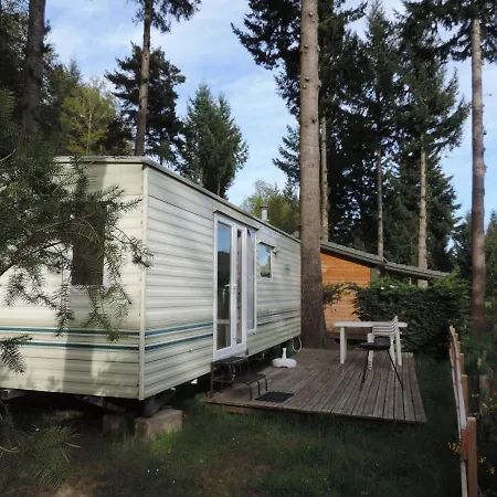 مكان تخييم Camping Le Belvedere Neuvéglise