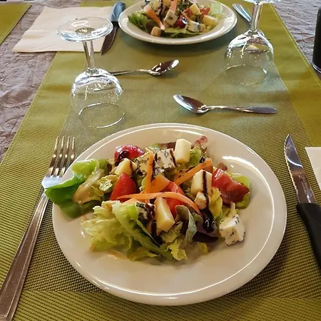 مكان تخييم Camping Le Belvedere *