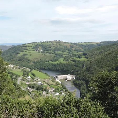 Camping Le Belvedere مكان تخييم *