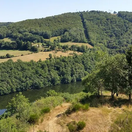 مكان تخييم Camping Le Belvedere *